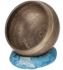 Handgearbeitete Gravierte Klangschale Mit Klöppel & Kissen - Ø 16 Cm Modell 1