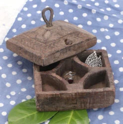 Alte Indische Tikka Box, Unikat, Holzschachtel Zur Aufbewahrung, Gewürzdose - Modell 5 - 6x9 Cm